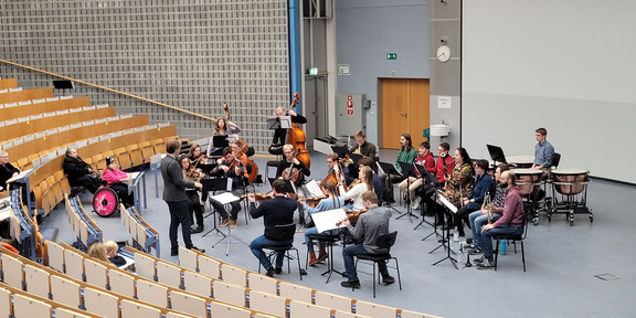Das Dortmunder Kammerorchester im Audimax der TU Dortmund bei einem Konzert für die KinderUni.