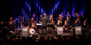 Die Jazzband Groove m.b.H. auf der Bühne des Jazzfestival 2020 an der TU Dortmund.