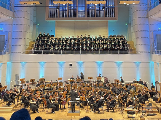Dortmunder Universitätsorchester und Universitätschor Dortmund bei einem Konzert im Konzerthaus Dortmund