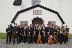Das Dortmunder Kammerorchester 2026 vor dem Dom zu Porvoo