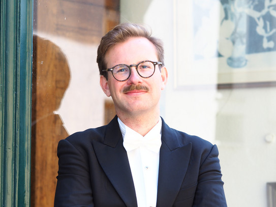 Ein Portraitfoto von UMD Julian Pontus Schirmer